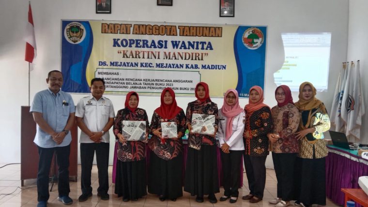 Ketua Dekopinda Kabupaten Madiun Hadiri RAT Tahun Buku 2022 Kopwan Kartini Mandiri dengan Tampilan Kreatif dan Inovatif.